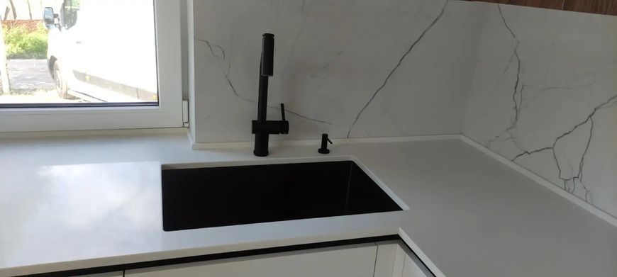 Чорна кухонна мийка з нержавійки під стільницю 1.5 мм Nett NB-6845 269 фото